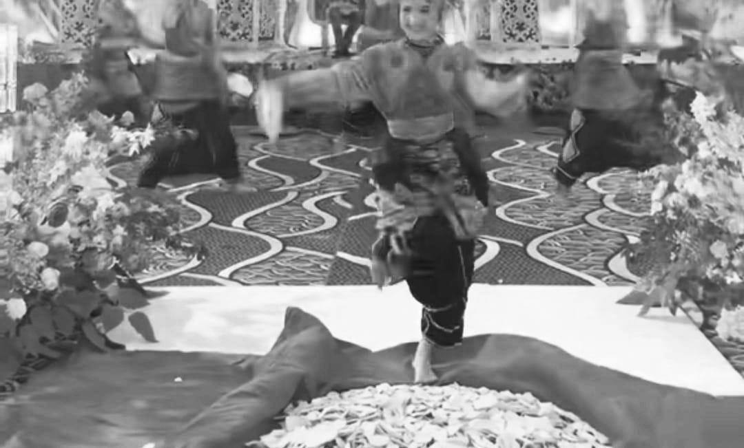  Keunikan Tari Piring 